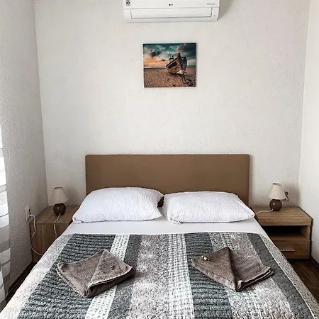 Leila Bed & Breakfast *